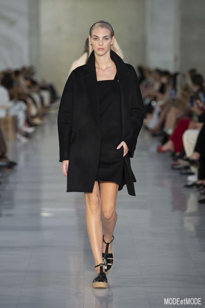 Max_Mara_SS22_001