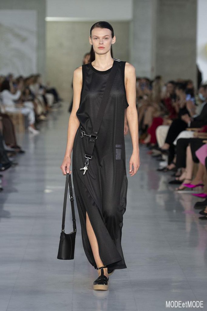 Max_Mara_SS22_043