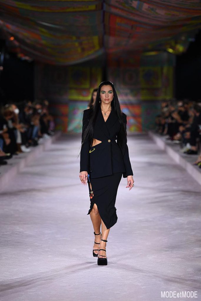 Versace_SS22_001