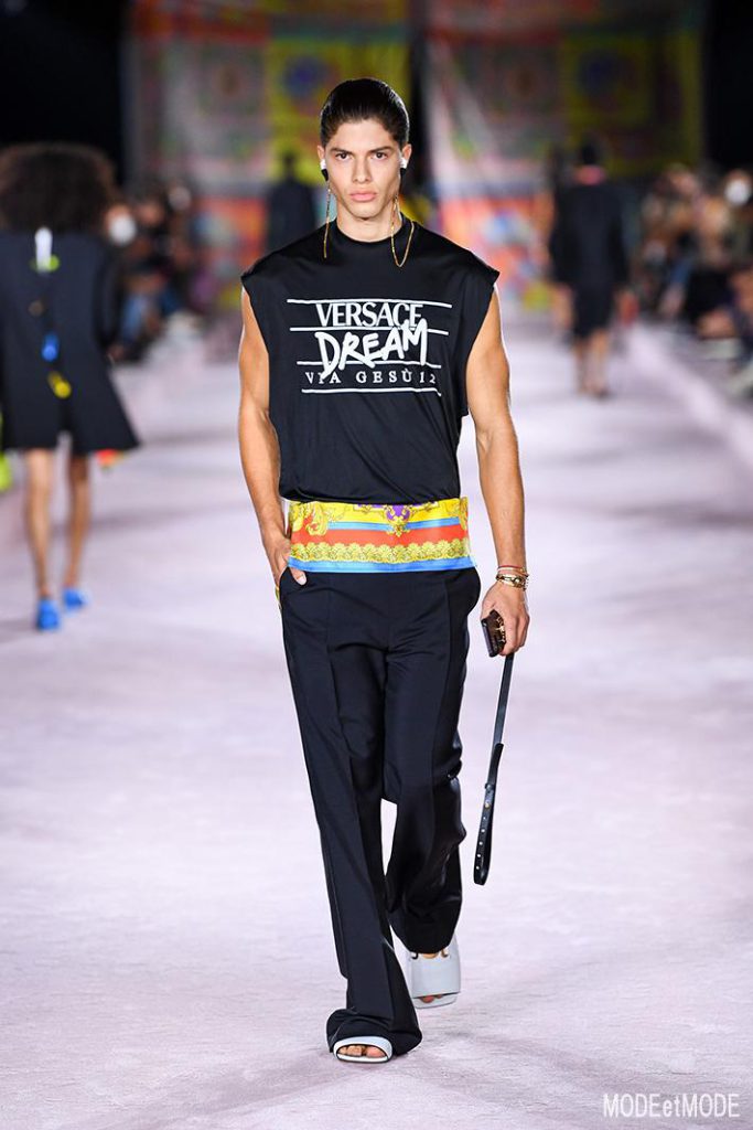 Versace_SS22_011