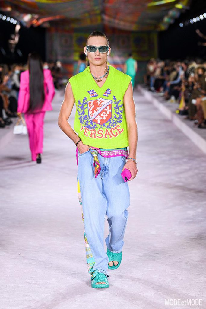 Versace_SS22_043